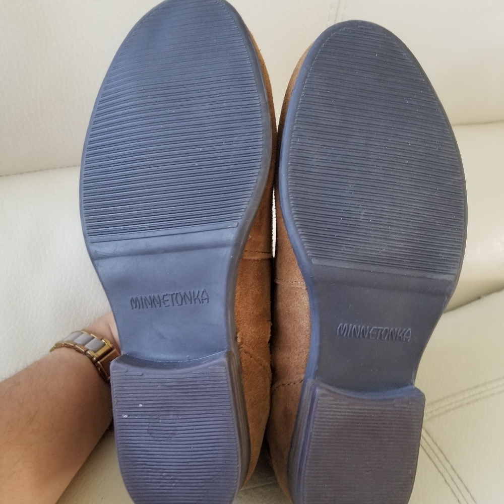 Minnetonka Booties Size 6 - image 5